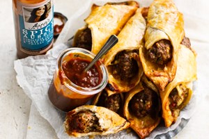 Spicy Aussie Lamb, Cheddar & Relish Pastry Rolls 
